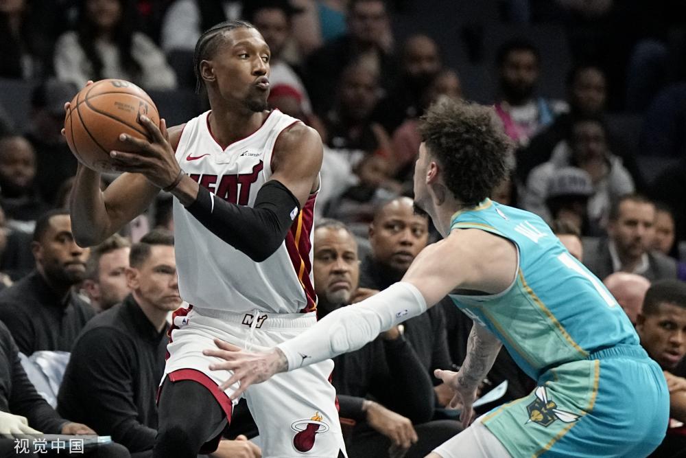 在攻防两端 在攻防两端