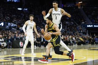 湖人队在防 湖人队在防